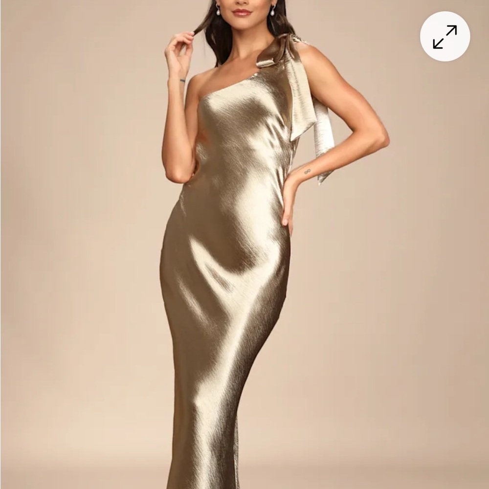 Elegant Gold One-Shoulder Dress